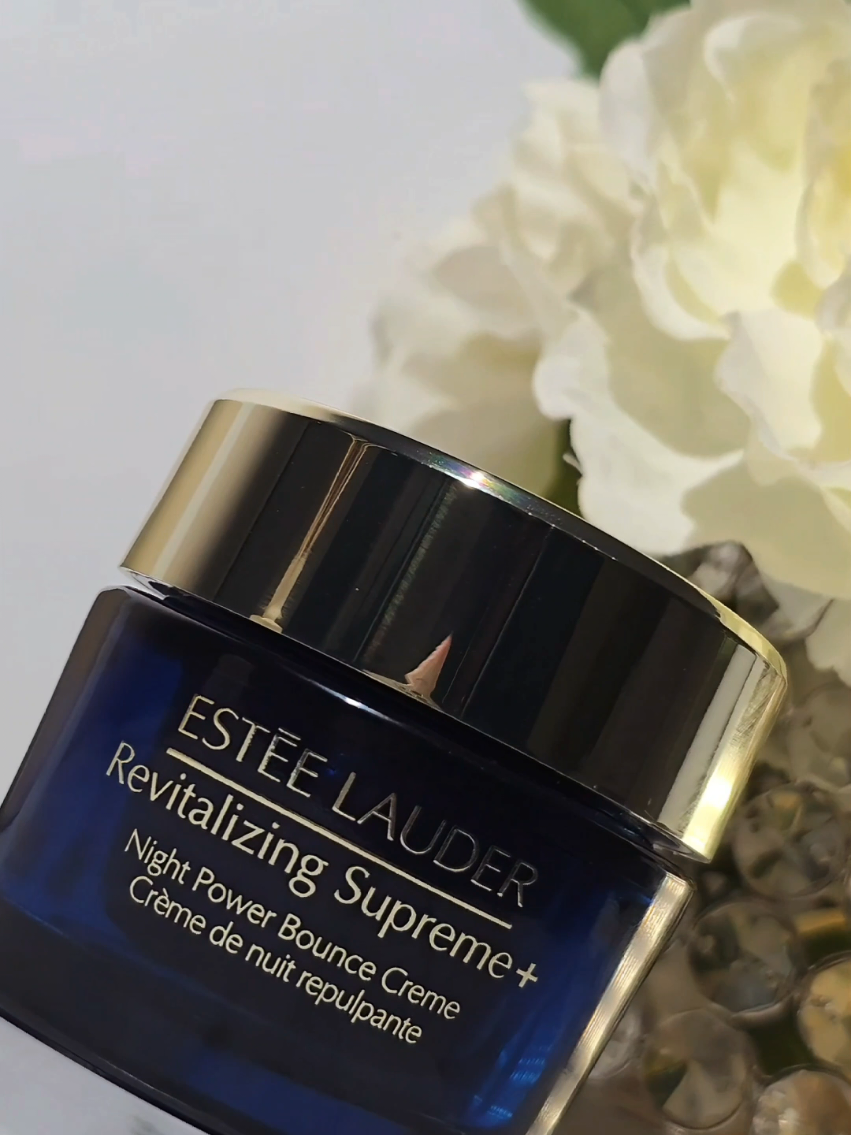 La crema de @Estée Lauder  es Perfecta si necesitas  firmeza, y minimizar  visiblemente las lineas de expresión.  Aplica en rostro y cuello    #communityxseen #ESTEELAUDER #GIFTEDBYESTEELAUDER #revitalizingsupreme #nighttimeroutine #nigthroutine #communityxseen #beautybloggers #skincare