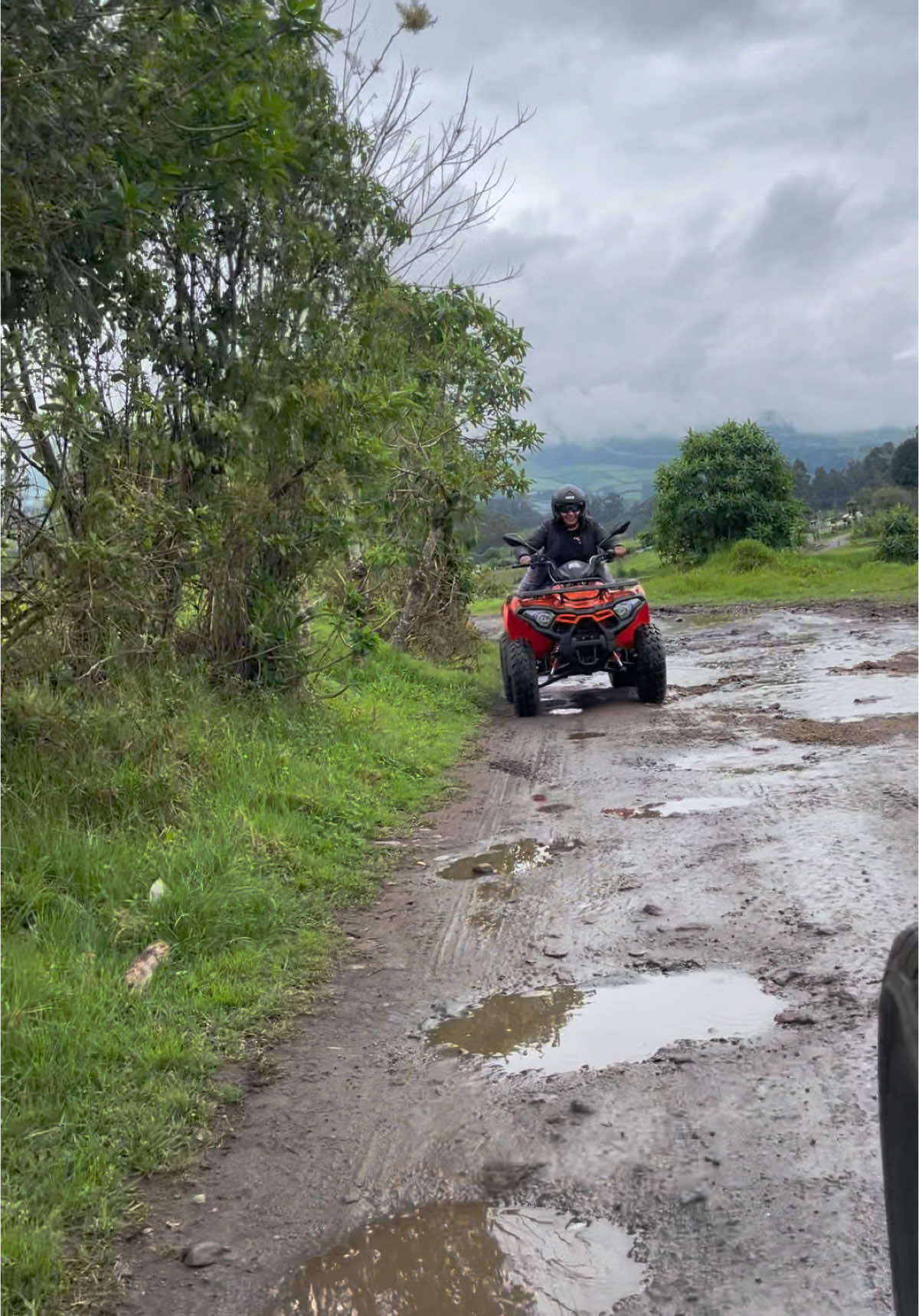 Maneja un cuadron por las montañas de Machachi🏔️✨ ¿Buscas una experiencia adrenalínica y emocionante?¡Conduce nuestro cuadron durante 1:20 y explora los paisajes y miradores impresionantes de Machachi #machachi_ecuador🇪🇨 #fyp #cuadronesecuador #adventuretime #viraltiktoks #quito_ecuador🇪🇨 