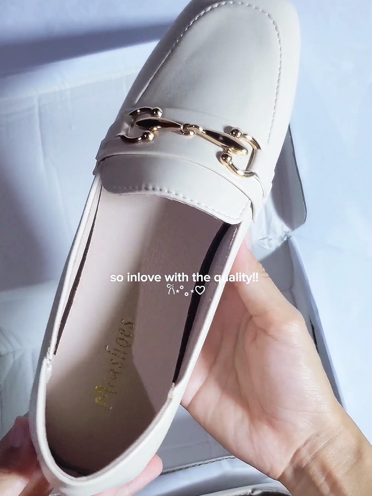 Replying to @rayii.ugc Found this elegant and high quality Loafer Shoes for only ₱399! 😍🤍  #loafers #loafersshoes #whiteshoes #heels #elegant #tiktokfinds 