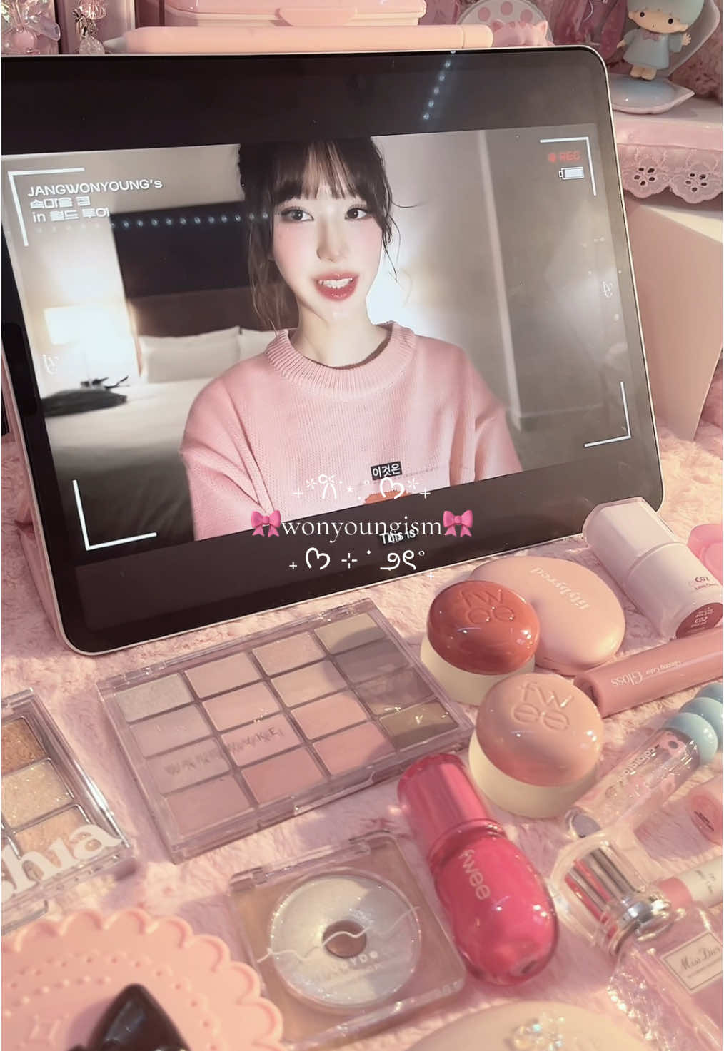 Wonyoungism on 🔝 #kbeauty #makeup #pink #aesthetic #coquette #wonyoung #wonyoungism #xzycba #fypシ゚ #foryoupage 