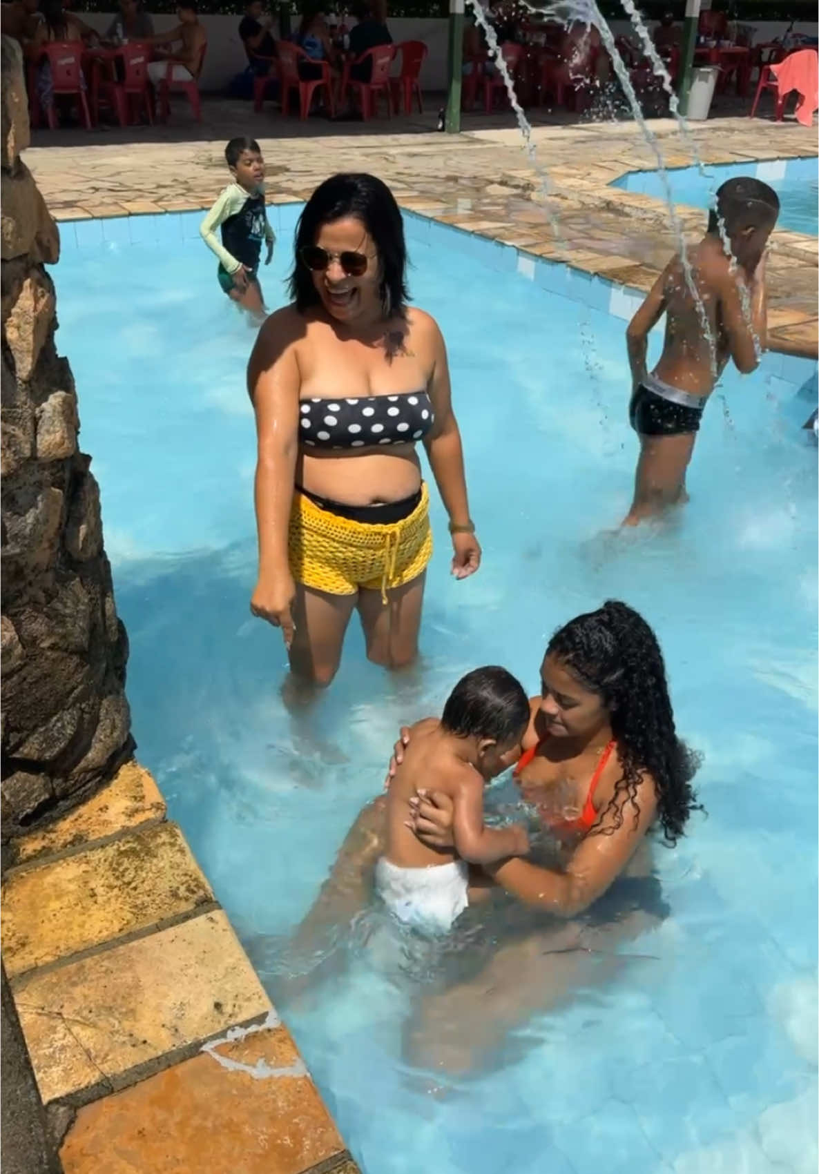 #boatarde #tiktok #casal #esposa #marido #casaltiktok #ivanetais #ivanilidosilva50 #familia #piscina #felizaniversário #filho #enzo #banho 