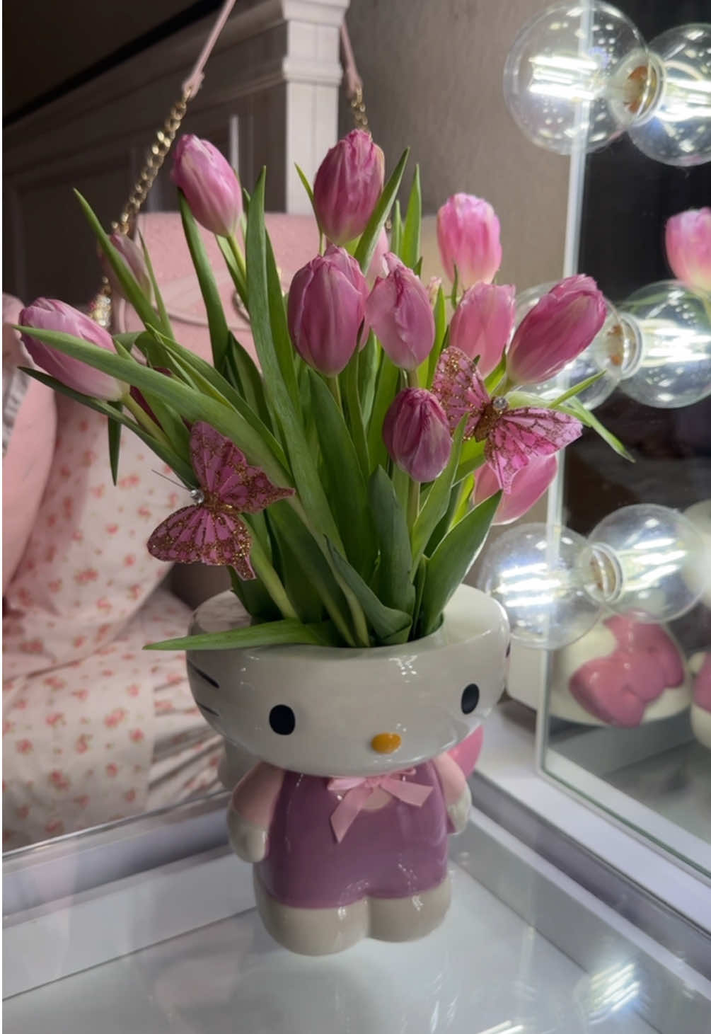 Tulips >> 🥹💞 Ig: Isabels_flores #tulips #hellokitty #houstonflorist #floristsoftiktok #texas #fyp #foryou #foryoupage #parati #ValentinesDay #vday #hellokittylover #coquette #trending #Relationship #tulipseason #makemeviral #isabelsflores #pink 