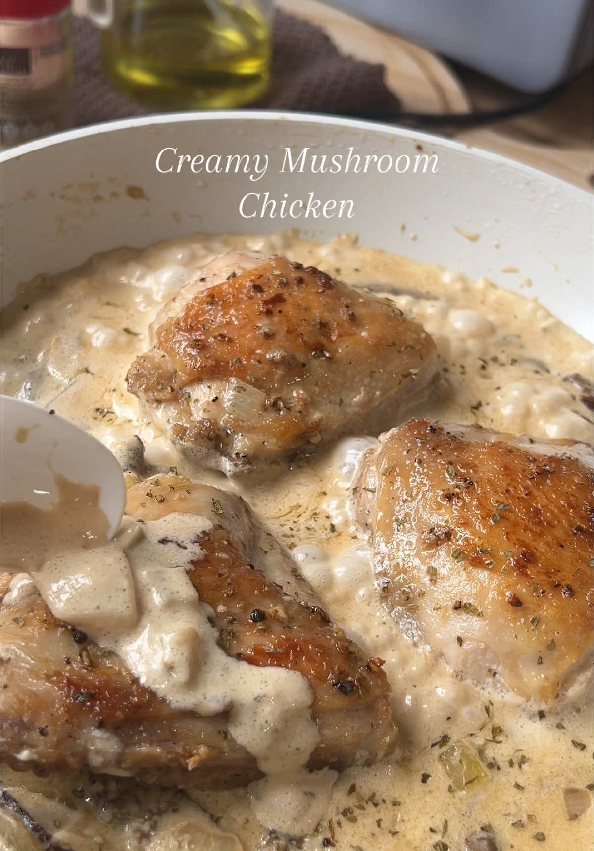 ✨ Creamy Mushroom Chicken ✨ So simple yet so good! #creamymushroomchicken #onepotmeals #chickenrecipes #mushroomchicken #DinnerIdeas #EasyRecipe #recipes #chickenthighs 