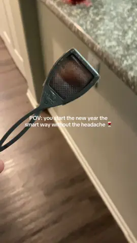 #creatorsearchinsights start the new year smart, no headaches while drinking wine 🍷 #happynewyear #newyear2025  #winetiktok🍷 #wine #purewine 