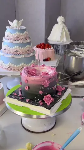 Rose black in gradient #cakedecorating #fyp #cutecake #blackcake 