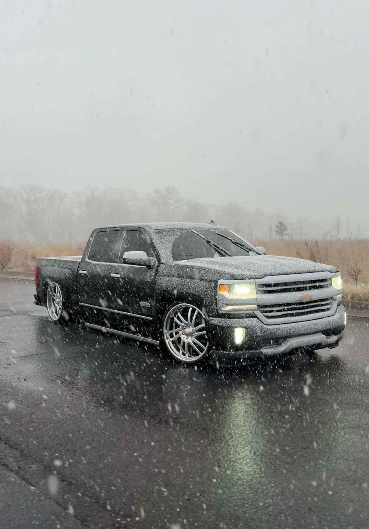 🥶🥶 #fyp #trokastumbadas #introwheels #trokasbajitas #crewcab #droppedtrucks #gen5silverado 