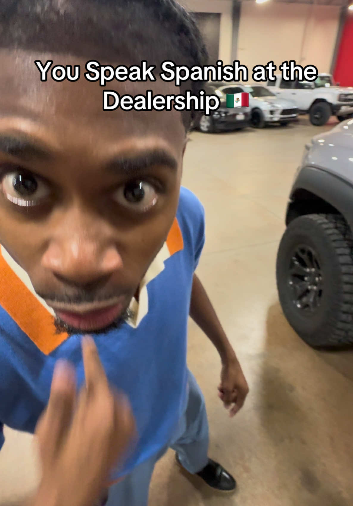 SPANISH CUSTOMER GOES TO THE DEALERSHIP AND THIS HAPPENS🇲🇽😂👀 #comedy #dealership #carsalesman #spanishtiktok 