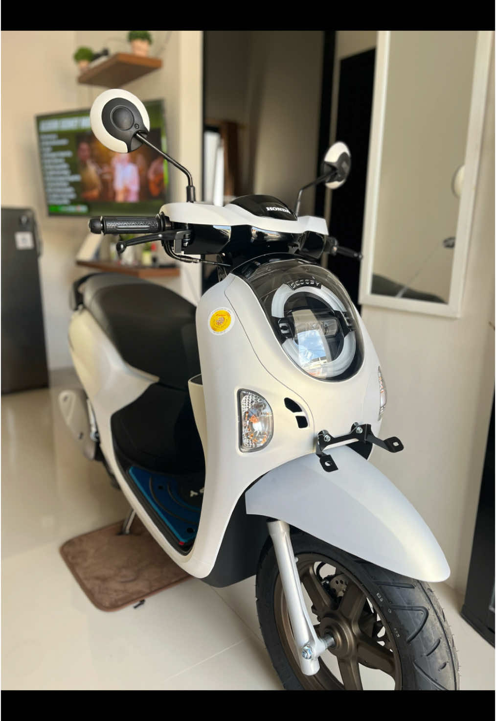 New scoopy prestige 2025 unboxing. Cuss beli jangan banyak mikir 🤣 #scoopy #scoopy2025 #scoopywhite  #scoopyprestige #honda @Welovehonda official 