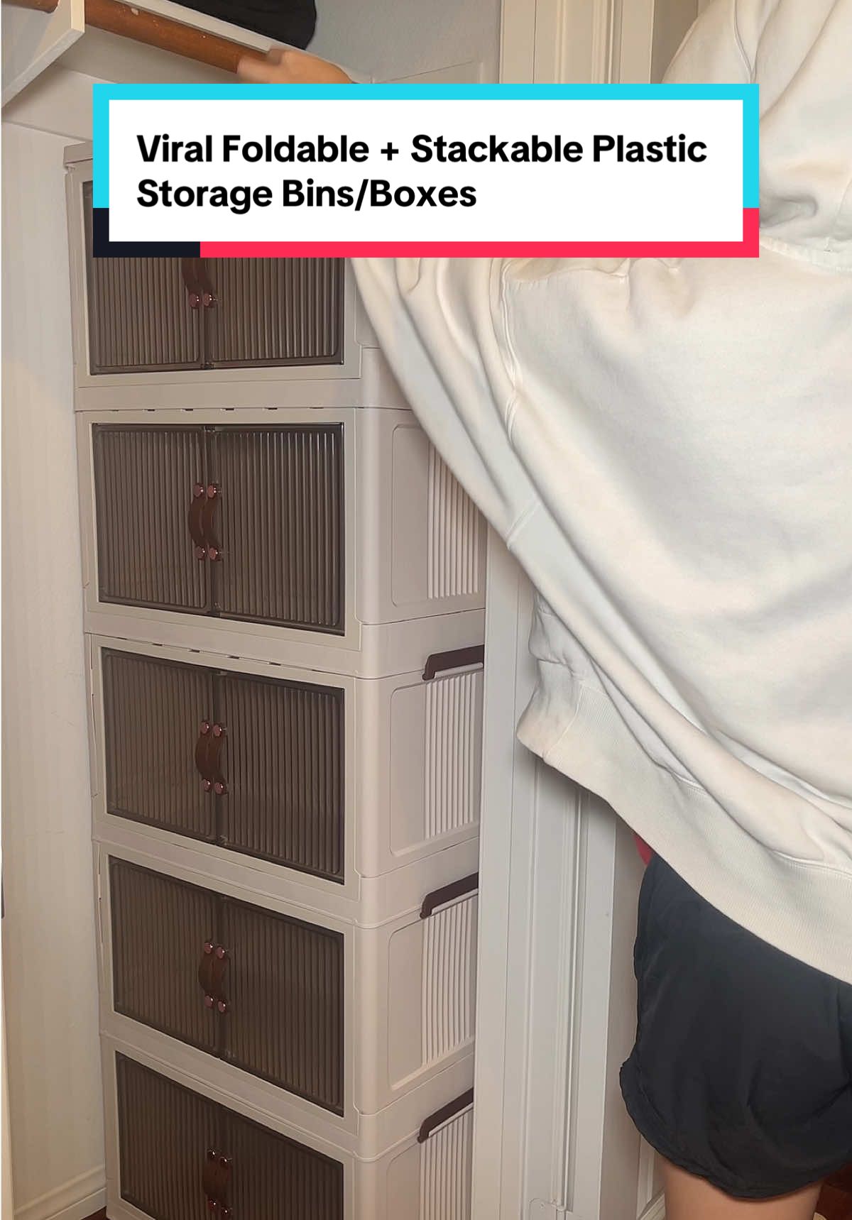 If you need a good storage solution, these foldable and stackable plastic storage boxes/binders are the perfect option! They have magnetic doors and wheels for easy transport. #homefinds #storagesolutions #foldablestoragebox #stackablestoragecontainer #foldablestorageboxorganizer #closetorganizationhacks 