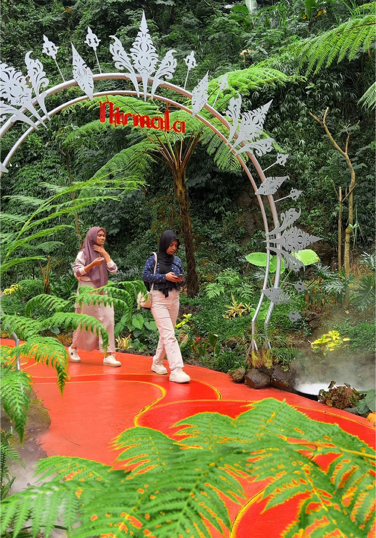 syahdu candu jadi satu, hayooo angkat tangan yang udah ke magical garden bulan ini? 😜 #tamankemesraan #tamankemesraanpujon #wisataalam #wisatamalang #wisatapujon #magicalgarden #magical #magicalmoment #fypmalang #fypdong 