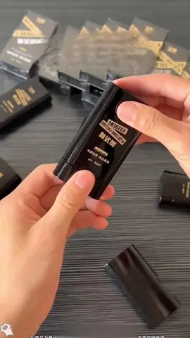 🌟 Want to perfectly cover gray hair without damaging it? Our hair dye comb is your best choice! 💧 Waterproof and sweat-proof, using unique physical covering technology to free you from the troubles of chemical hair dyeing. 👌 Non-sticky and odorless, 🎒 Small and portable, helping you easily gain confidence and beauty! 💁‍♀️#Hairdyeing