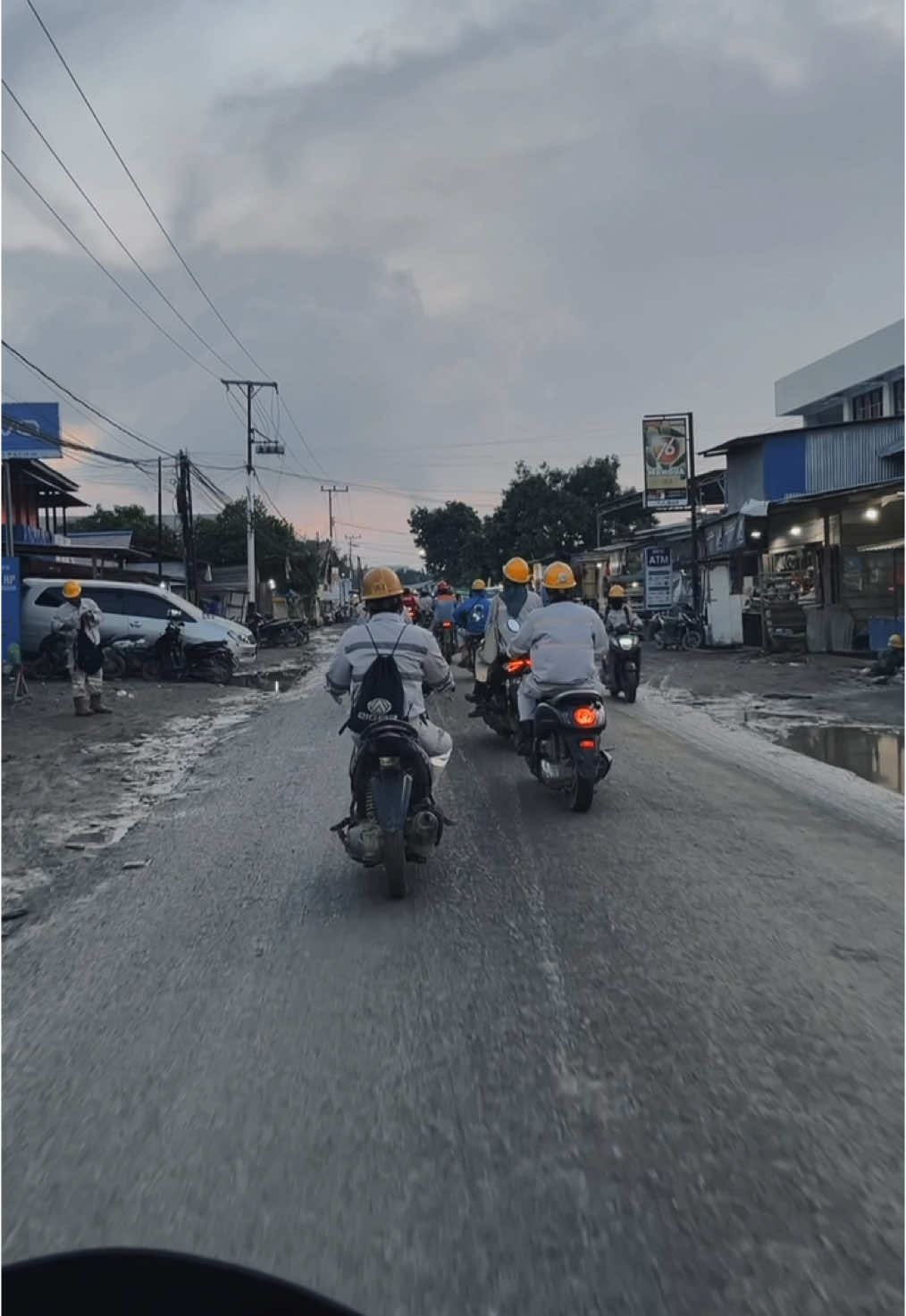 Tidak kaya tidak miskin, yg penting cukup untuk kebutuhan😁#anaktambang #anakrantau #iwiphelmkuning #wedabaynikel🇲🇨🎌 #lelilef #weda #malukuutara 