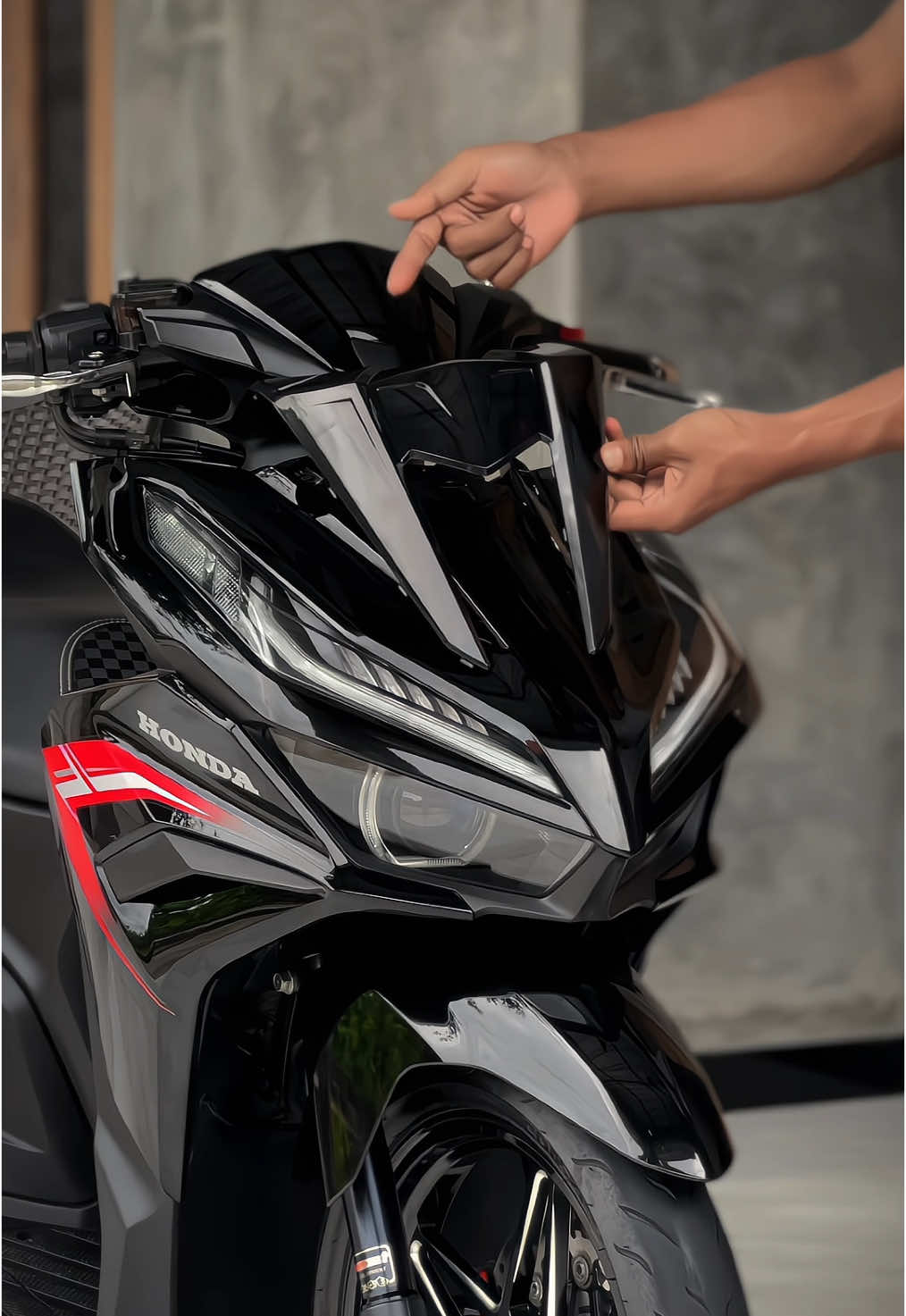 Pasang dasi vario di vario gen 2 asli makin ganteng abis 🥰#dasibuta #variomodifikasi #vario125new 