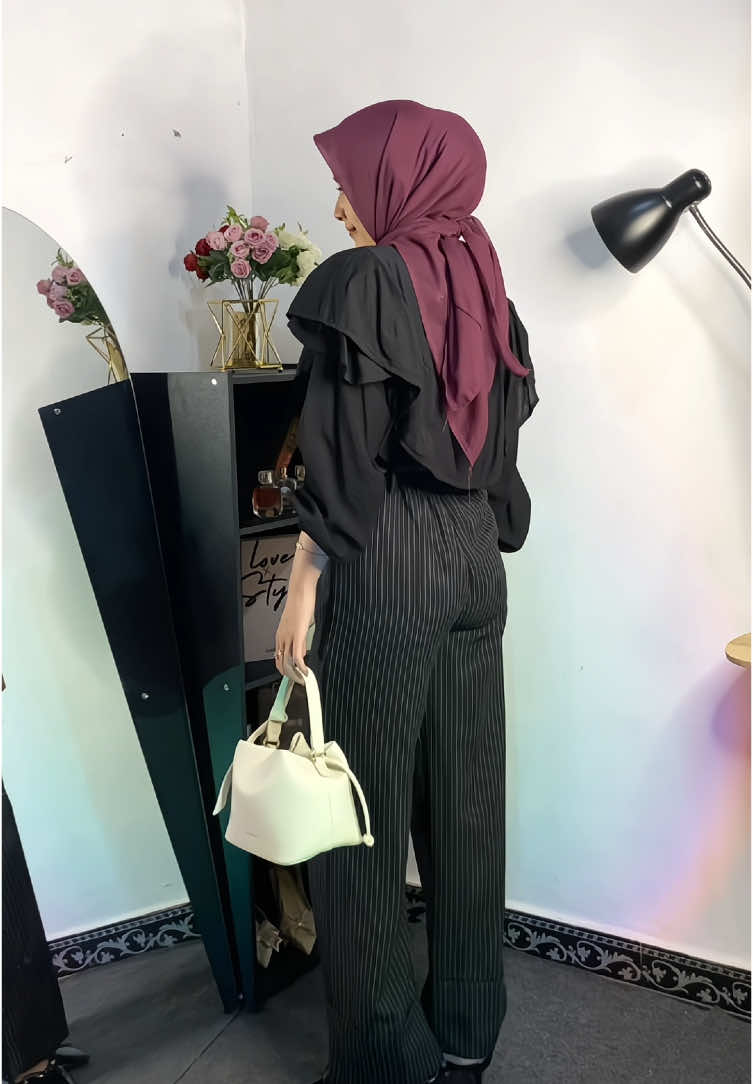 Blouse:@Hanaaᡣ𐭩||tas:@Hanaaᡣ𐭩||heels:@Hanaaᡣ𐭩 #pants #pantswanita #pantskulot #celanakulot #celanakulotwanita #ootdhijab 