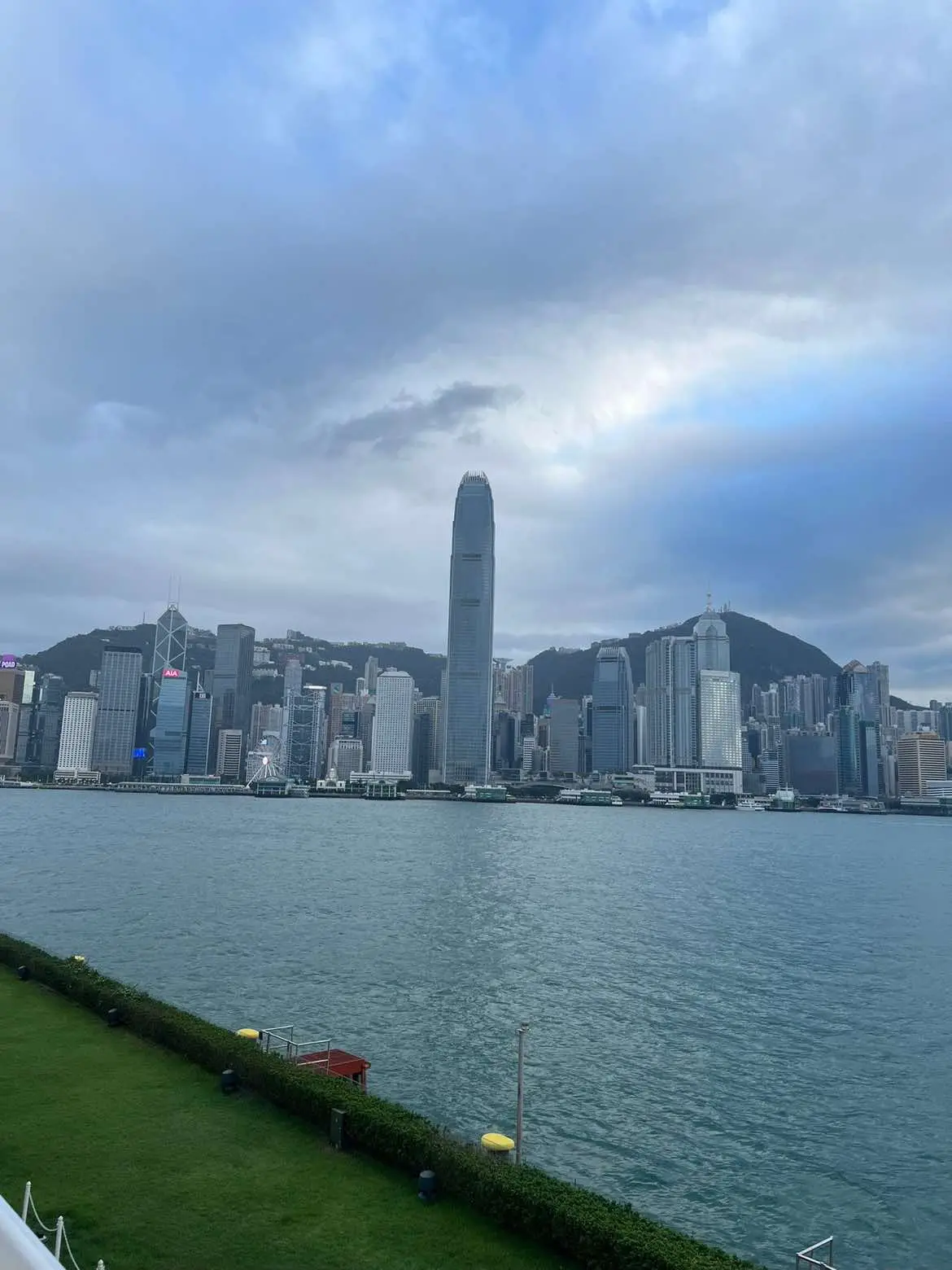 在这个手机不离手的时代不回消息也算一 种回了 #🇭🇰 #hongkong #louisvuitton #douyin #日常vlog #lifestylevision #inmyfeelings #moment #上海 #广州 
