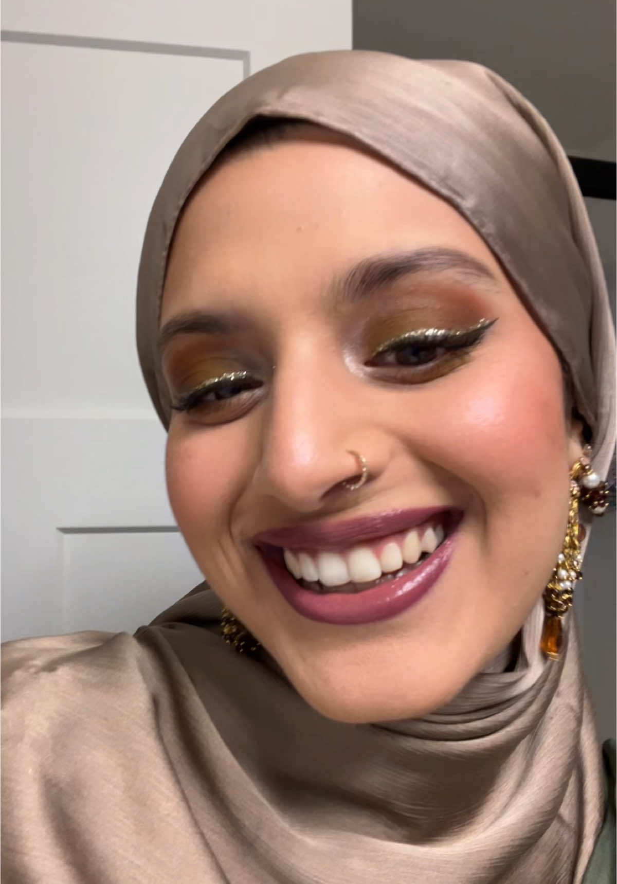 forever looking like a little boy in my pre-transition clips 😂  . . . . #pakistani #grwm #grwmmakeup #grwmoutfit #desioutfit #transitions #transitionvideo #makeup #hijabi #hijab 