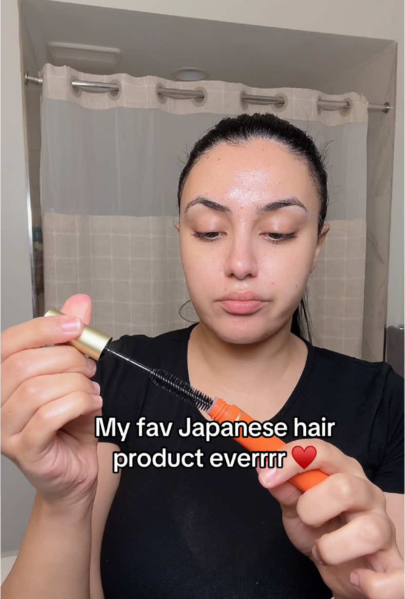 I take it every where with me ♥️♥️ #andhoney #andhoneyproducts #andhoneyhairstick #tamebabyhairs #babyhair #fypシ゚viral #TikTokShop #tiktokshopfinds #japanesebeautyproducts #japanesehaircare 