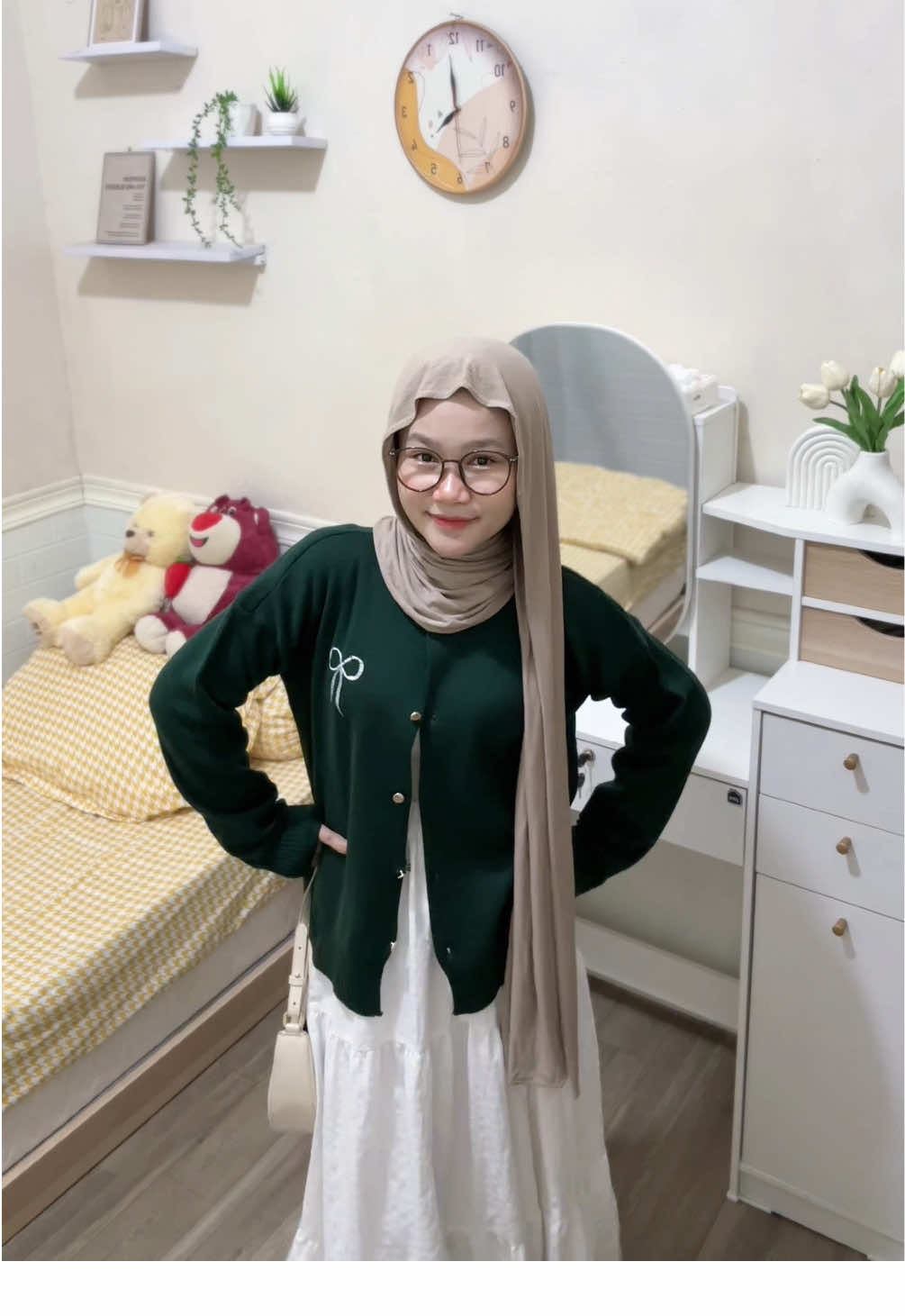 Membalas @luluk cardinya beli disini,yang warna emerald yaa 🤍#cardiganrajut #cardigan #outfitideas #outfitinspo 