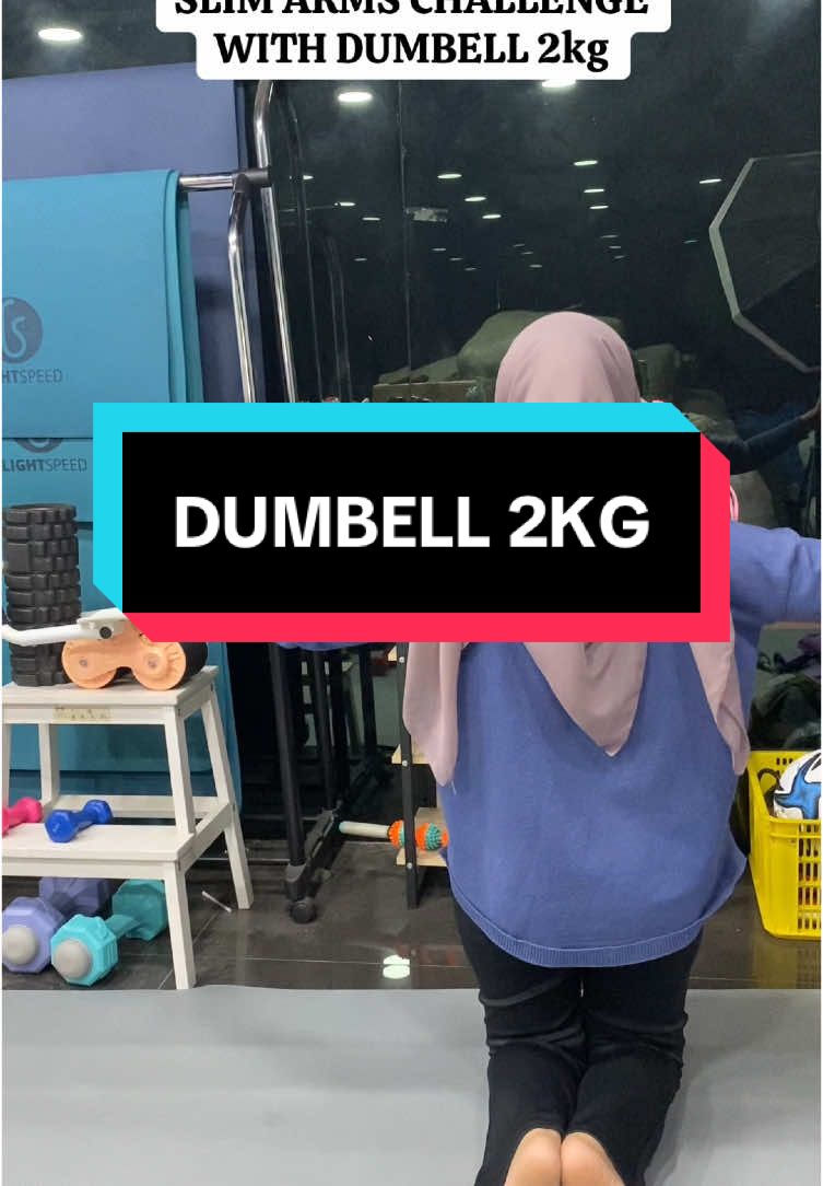 Latihan pakai dumbell berat beban 2kg yu, cocok buat para pemula 💪🏻🔥 #fyppppppppppppppppppppppp #dumbellworkout 