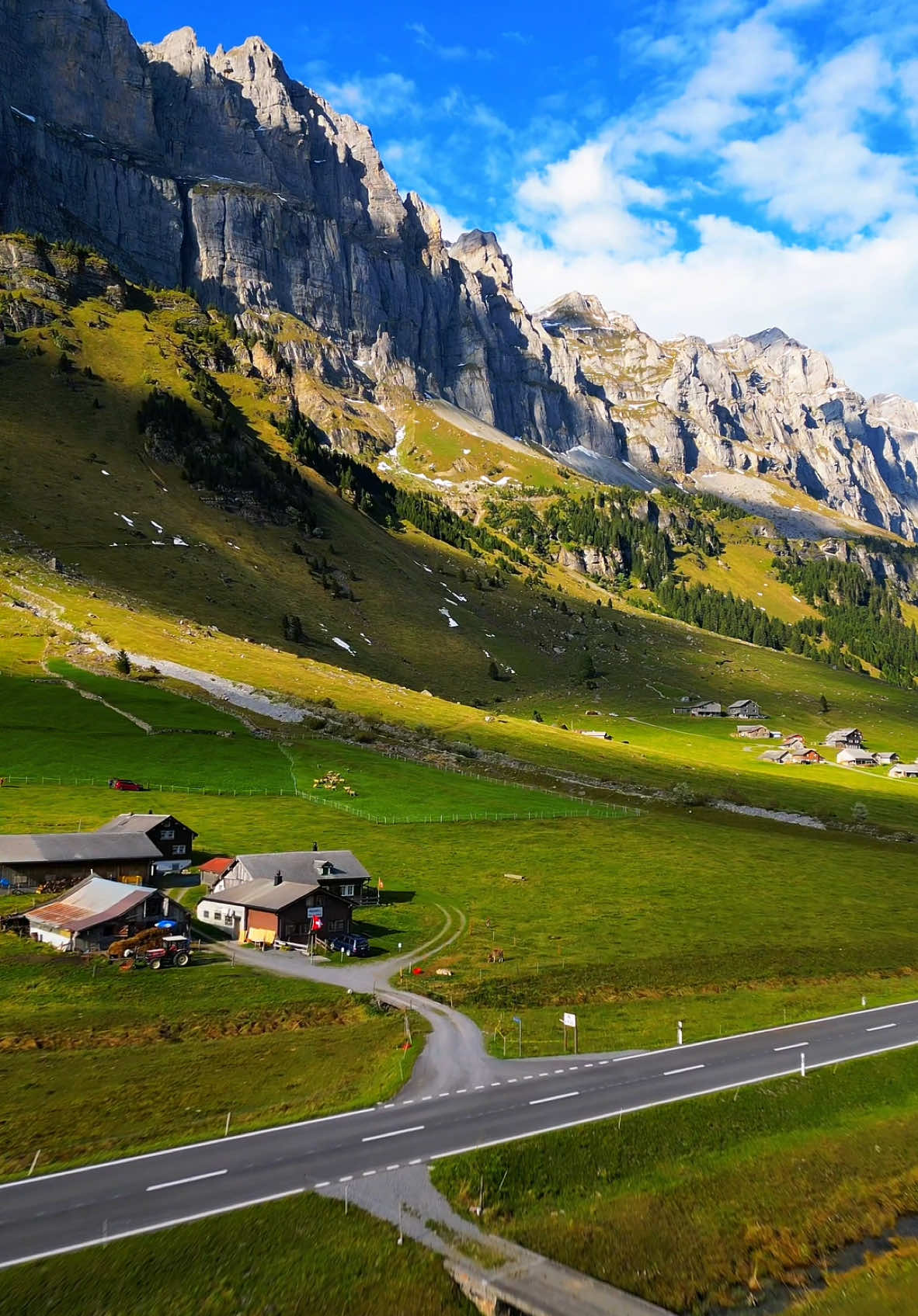 🇨🇭🏔️ . 📍Klausenpass  . . #switzerland_hotels #victorialauberhorn🇨🇭✨🎨 #swissmonamour #swissmonamourpostcard #swiss #switzerland #beautifuldestinations #instagram #🇨🇭 #wonderful_places #stgallen #walk #säntisblick #countrysidemy #switzerland_vacations #appenzell #grindelwald #switzerland🇨🇭 #switzerland_pics #SwitzerlandWonderland #schwyz #travelswitzerland #switzerlandtourism #lucerne #switzerland_bestpix #luzern #schweiz #suisse #austria #swizerland