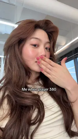 Why she kinda reminds me of player 067😭😭😭 am i crazy