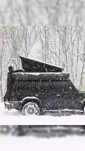 The couple camped overnight in a car bed in the snow #bushcraft #build #camp #camping #survival #shelter #wildlife #Outdoors #outdoor #viralvideo #fyp