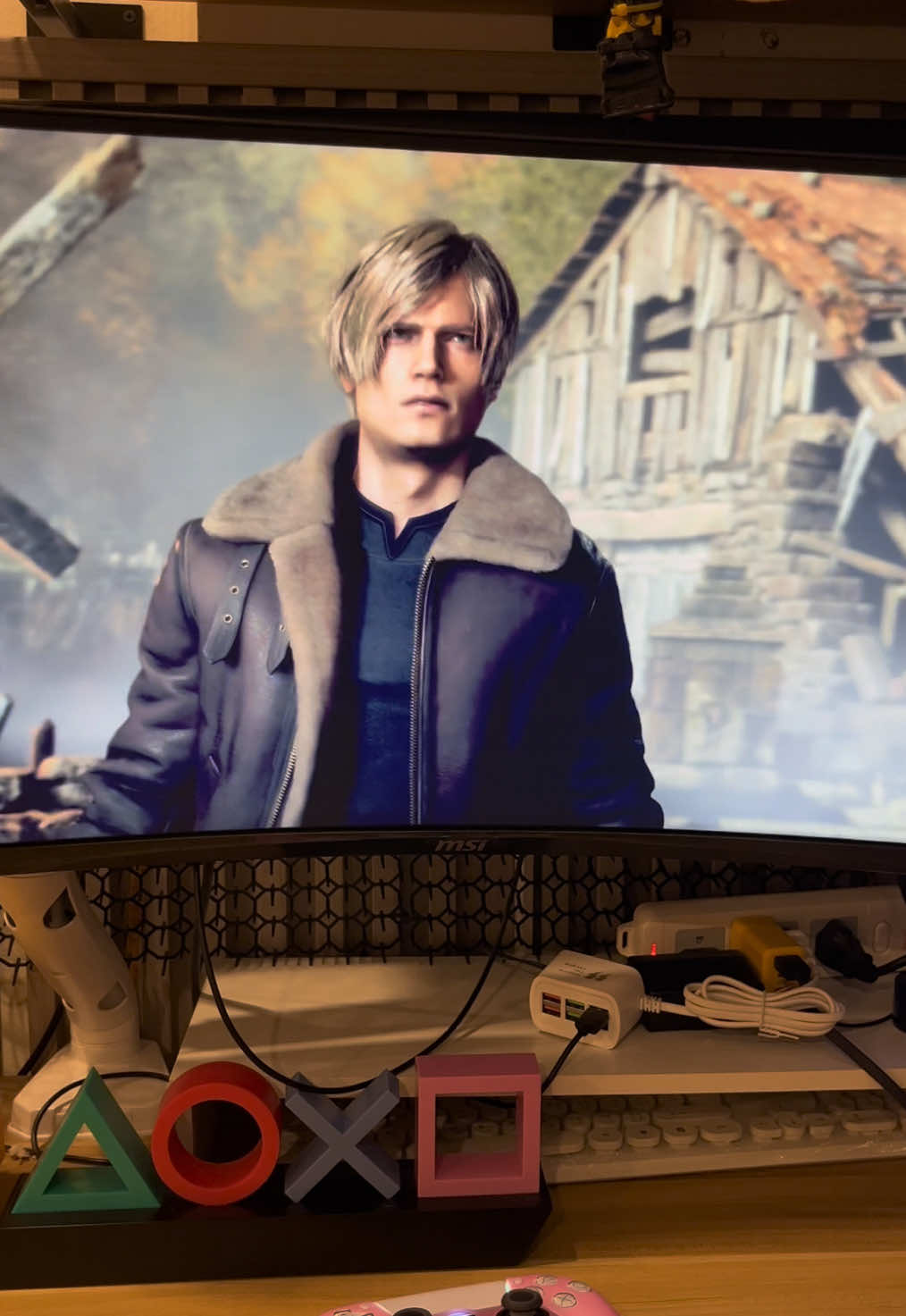 กลับมาเล่นอีกครั้งResident evil4Remake #ลีออนหล่อมาก #leon #leonkennedy #ada #residentevil4 #re4re4remake #residentevil4remake #ปรสิต #ผีชีวะ #เกมส์ #leonresidentevil #ซอมบี้ #zombies #แมส 