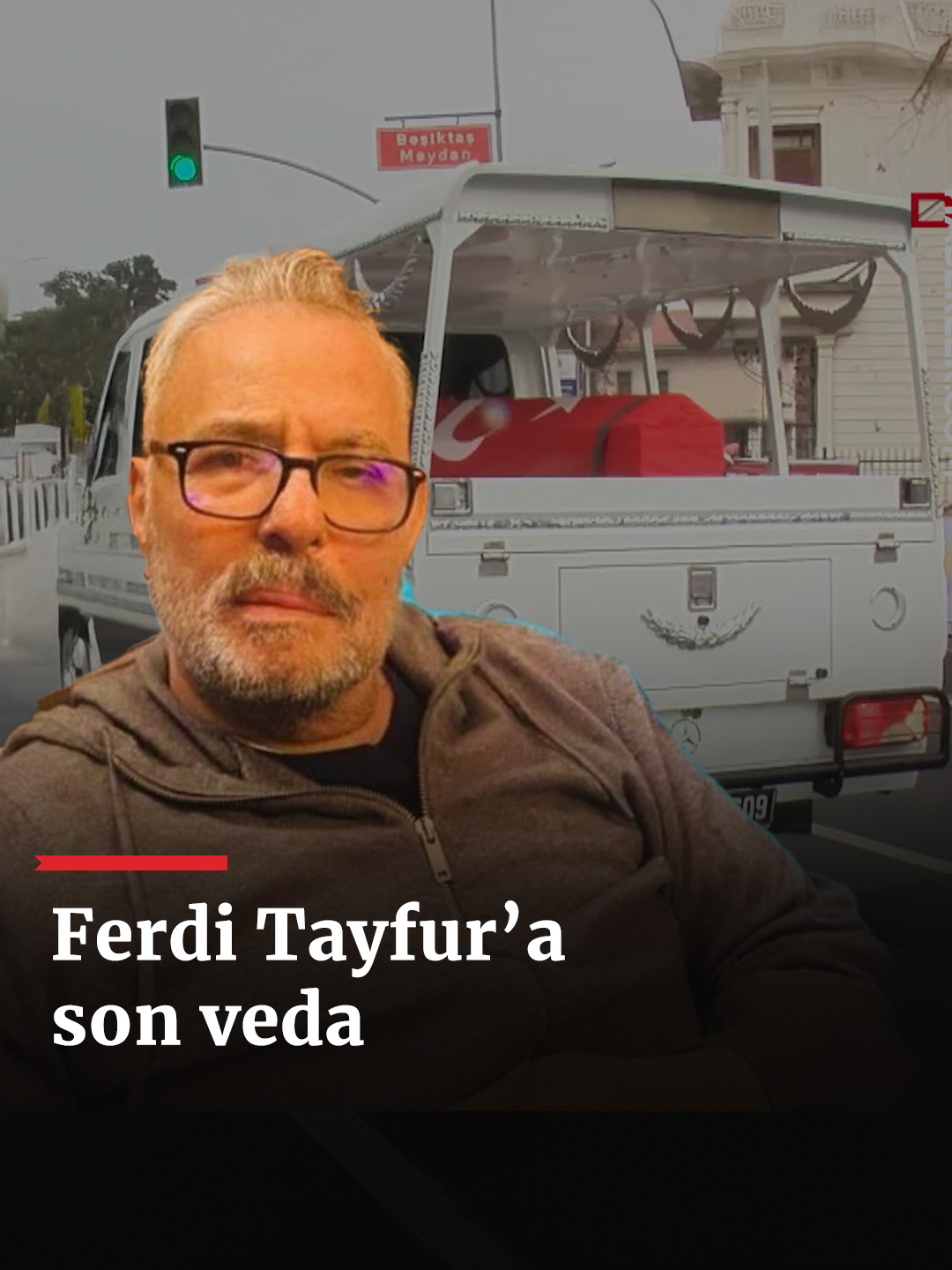 Hayatını kaybeden Ferdi Tayfur'un Türk bayrağına sarılı cenazesi, Zincirlikuyu Gasilhanesinden alınarak Atatürk Kültür Merkezi'ne götürüldü. #ferditayfur #cenaze