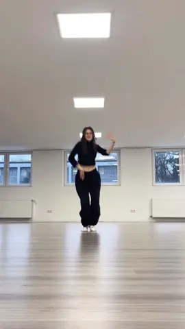 Who that girl is ? 👀 🤍 #dance #izna 