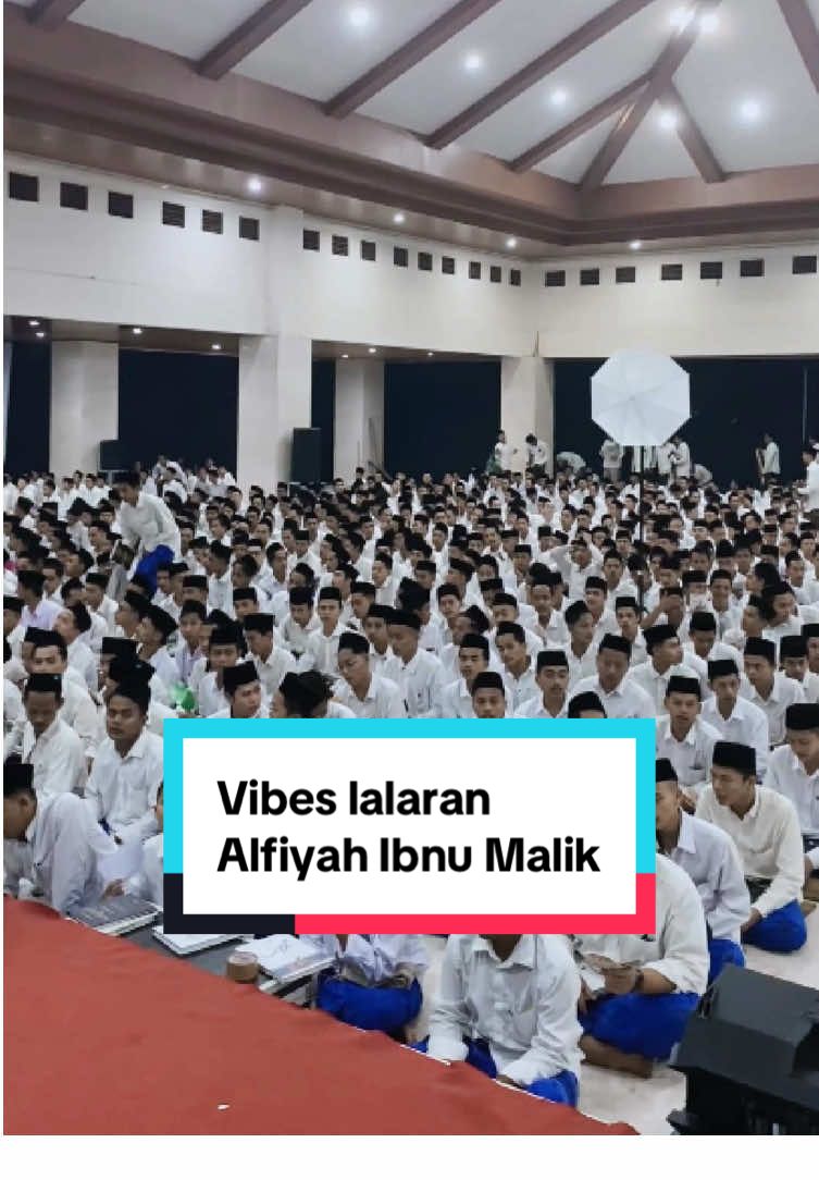 Vibes Lirboyo kalau lalaran Alfiyah Ibnu Malik 😇 . . Lirboyo menuju 115 tahun, 1 Abad Madrasah Hidayatul Mubtadiin, MUNAS V HIMASAL, MUNAS LIM II & Reuni Akbar VI. . . #pondoklirboyo #lirboyo #115lirboyo #1abadmhmlirboyo #munashimasal #munaslim #reuniakbarlirboyo #haulhaflahlirboyo #santrilirboyo #santri #santripondok #santrikeren #santriindonesia #santriwati #santrisalafi #kediri #exploresantri #explorelirboyo #lalaran #nadhomalfiyah #alfiyahibnumalik #kitab #kitabkuning 