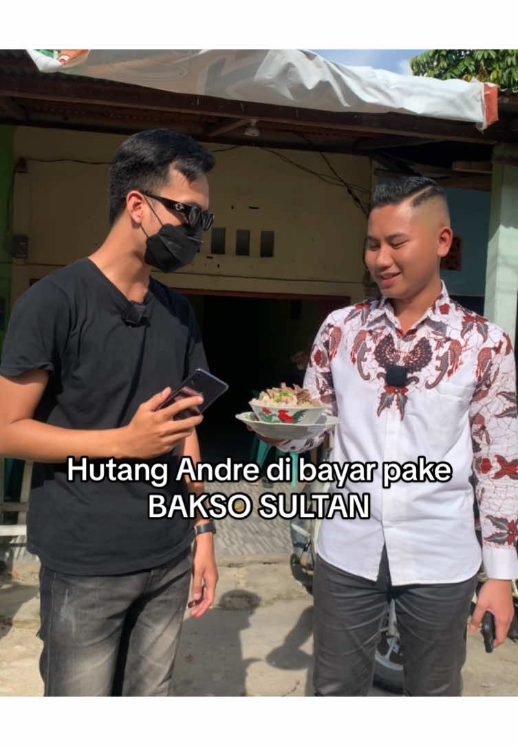 Andre Thpx! Orang minta ganti duit malah di bayar nya pake Bakso Untung bakso nya enak 😻 Nama baksonya tu @baksosultan05 ✨ Jadinya Mimin gak jadi marah deh 😋 Buat kalian semua yang mau nyobain betap enak nya bakso ini bisa langsung datang ke alamatnya ya ; Di Depan kantor SAMSAT, Sintang