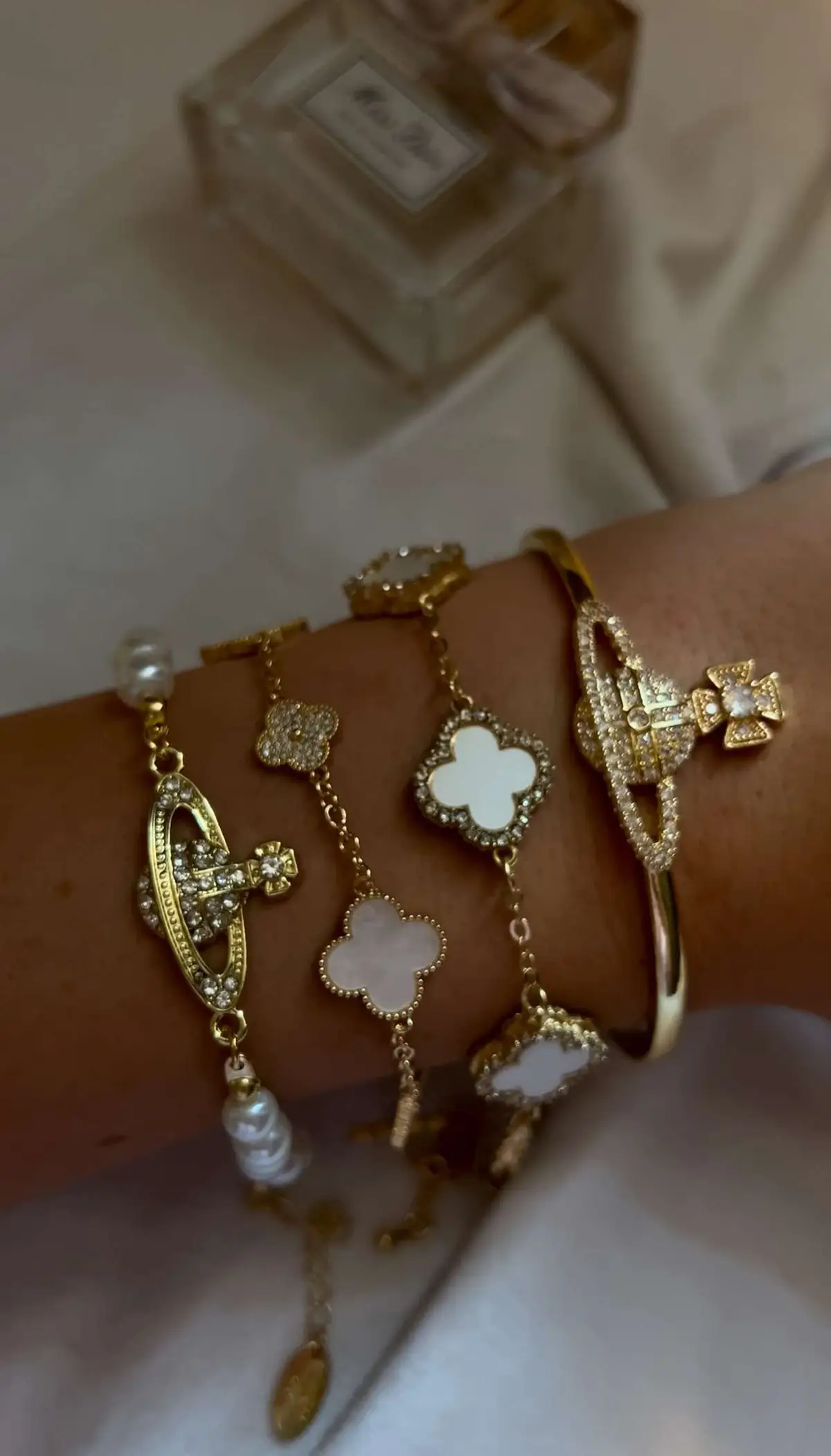 ⚡️🌟🤍✨💫🦢🧁🪞 #girlygirl #vanillagirl #jewelryinspo #jewellery #fyp #gold #goldstack #jewelryaesthetic #braceletstacks #jewelrybusiness #silverjewelry #silverjewellery #braceletstacks #jewelrybusiness #jewelrytok 