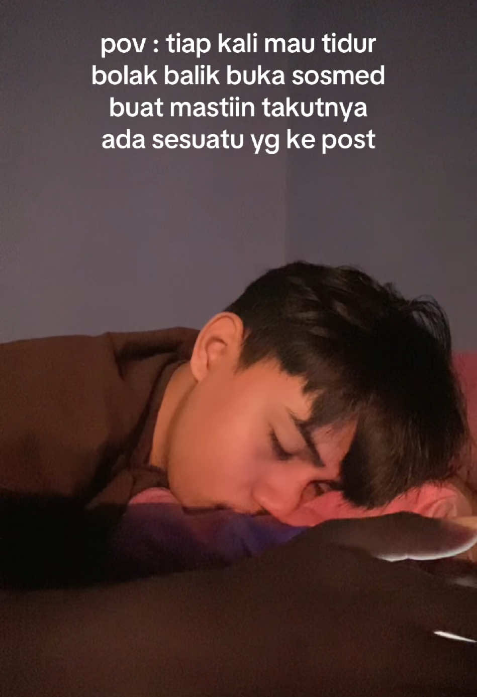 takut bgt njr mana posisi ngantuk buat mastiin semuanya aman ga ngepost apa apa dan ga ngirim video kesiapa siapa😭😭 