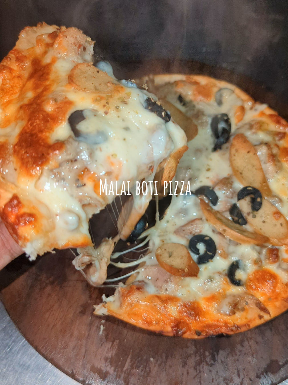 Haven't you Tried the Best Pizza in Town 🫰❤️  Nowshera 📍  Follow me for upcoming videos : Instagram: Dawood Amin  YouTube: Dawood Amin  #streetfood #nowshera #foryou #Dawoodamin #foryoupage #foodvlogger #foodblogger #Foodie #fyp #viralvideo #FoodTok #pakistanifood #fypシ #dawoodeats #pizza #FoodLover  #kpk 