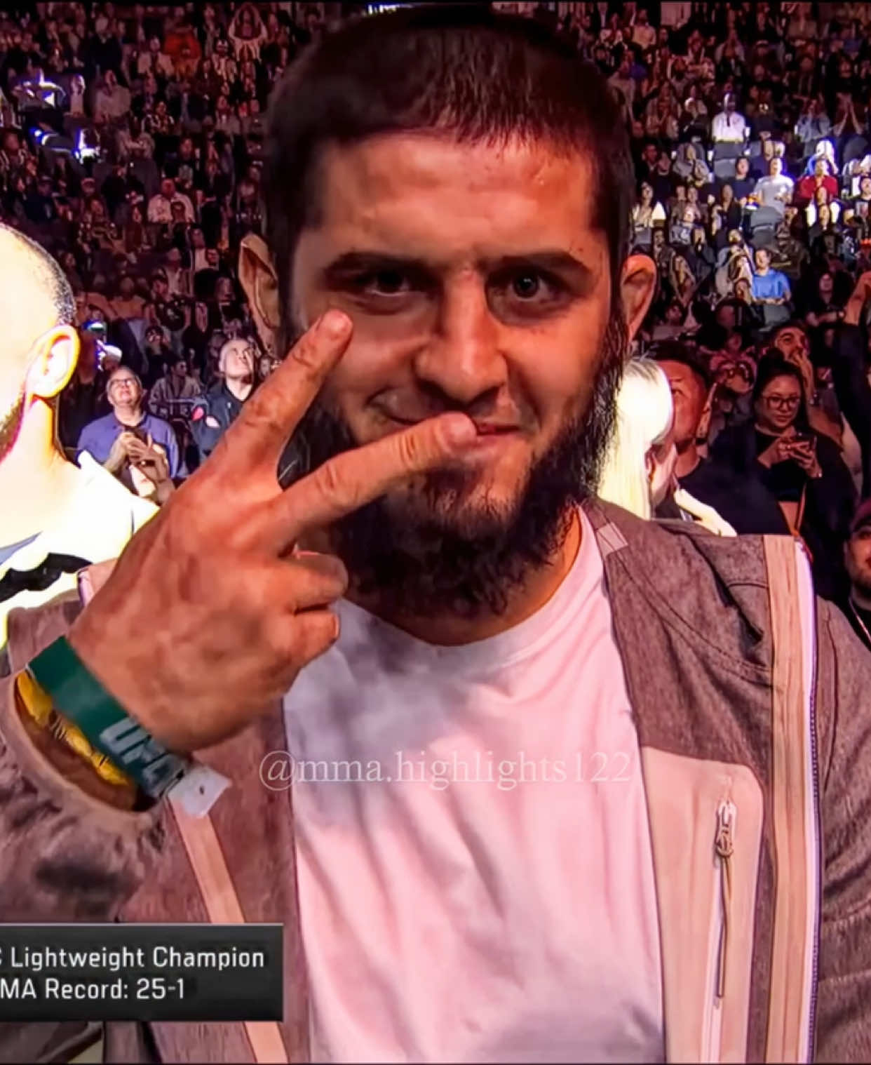 UFC Crowd cam💀 #islammakhachev #alexpereira #maxholloway #исламмахачев #UFC #ufcrussia #mma 