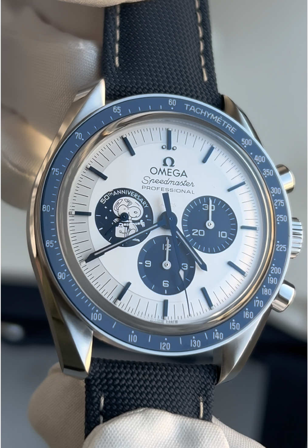 Omega Speedmaster Silver Snoopy Award 50th Anniversary #omega #speedmaster #moonwatch #speedy #omegaspeedmaster #snoopy #unboxingvideo 