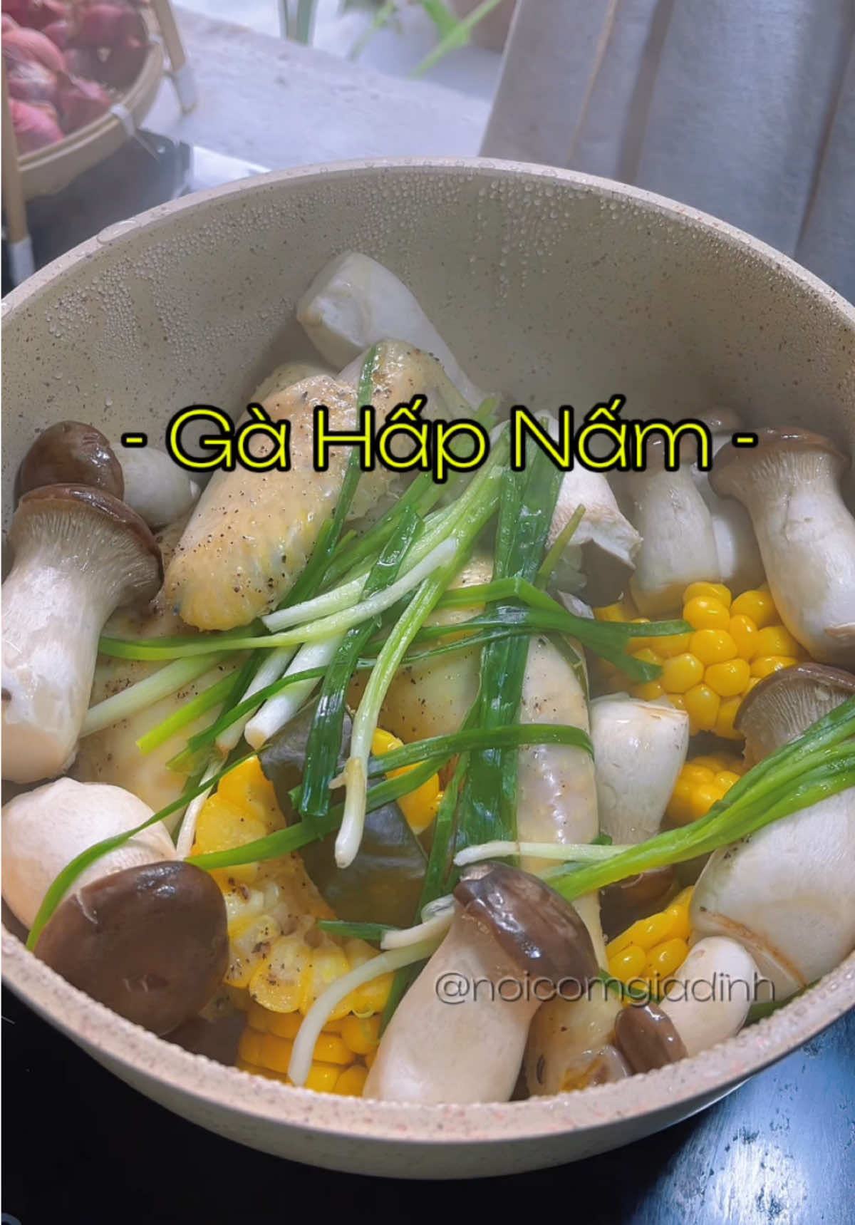 Tánh kỳ nhaaa...Gà luộc thì ghét mà Gà Hấp thì mê là sao chènnn 🤦‍♀️ #vlognấuăn #monngonmoingay #gahapnam #gahap #noicomgiadinh #nauanngon #noicomgiadinh #nauancungtiktok 