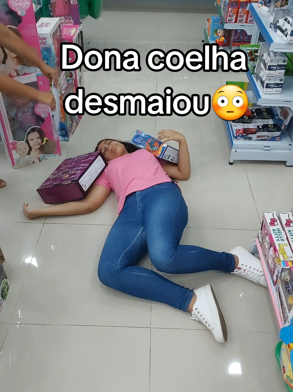 A Dona Coelha não está bem!!😂😂 #dona #memestiktok #engraçado😂😂😂 #loja #brinquedos #cartão #diversaotiktok #f 