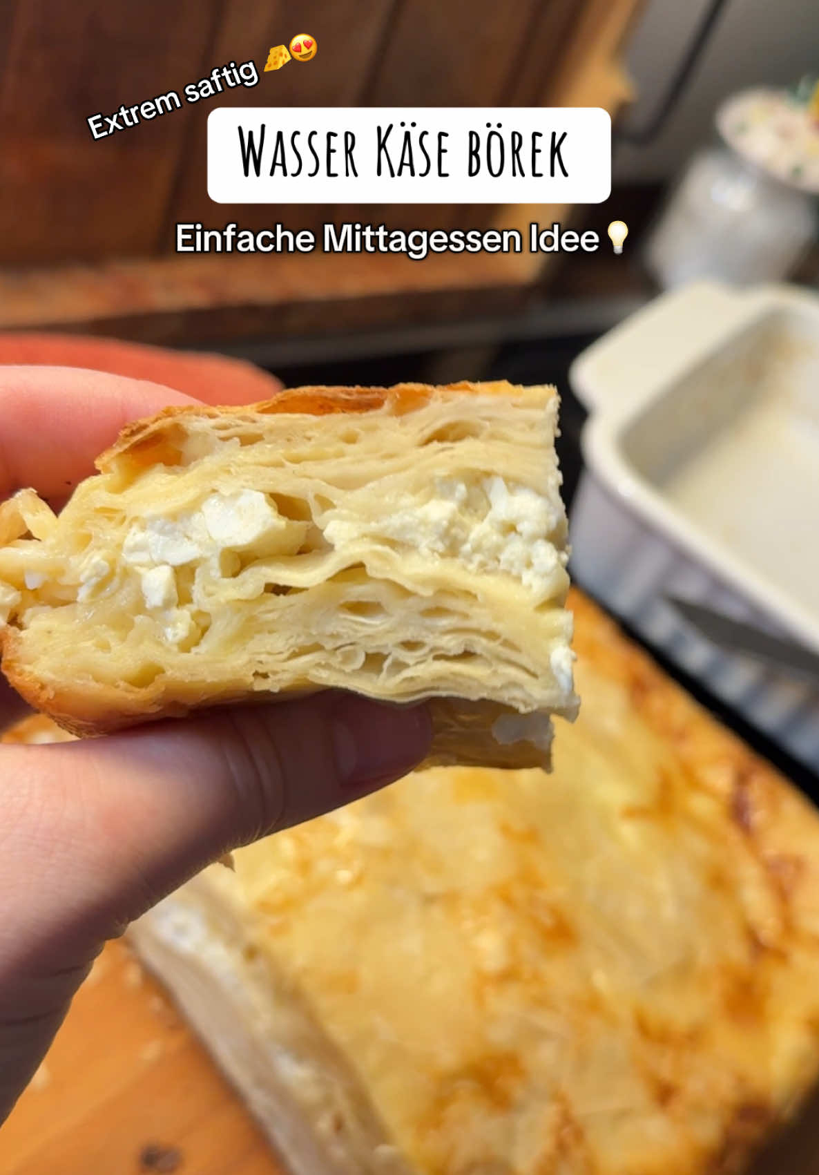 Die Virale Wasser Börek mit Käse 🧀 die einfachste Mittagessen Idee 💡 extrem saftig! Du brauchst: Yufka Teig  1.5 Glas Milch  1.5 Glas Wasser (am besten Sprudel)  0.5 Glas Öl  1 Packung Hirtenkäse oder Feta (200g)  3 Eier  Salz  #wasserbörek #börek #börekmitkäse #käseliebe #einfacherezepte #schnellerezepte #einfacheküche 