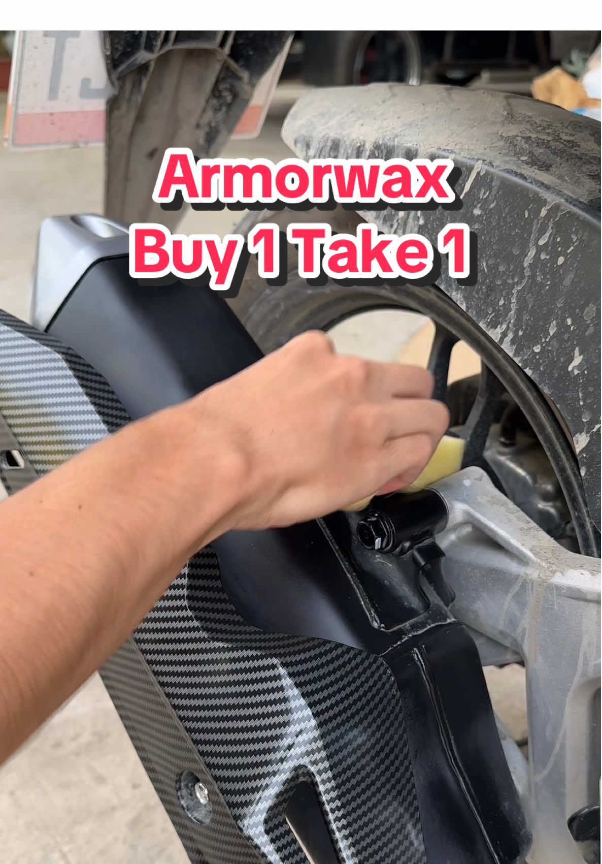 Kupas na kupas na din ba fairings mo? #armorwax #armorwaxbuy1take1 #armorwaxcoatformatteandglossy #armormattecoat #waxformotor #motorcyclewax #hondaclick #trending #fyp #viral 