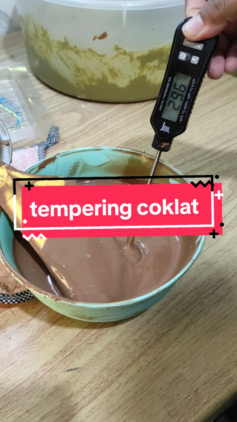 tips tampering coklat dubai,  cocok buat pemula dengan peralatan sederhana, tapi kalau kamu team mager, udah beli aja di aku 😎  aman dikirim keluar kota,  #dubaichocolate #chocolatedubai 