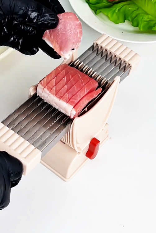 Slice, shred, dice or mince meat. This meat slicer is all you need.