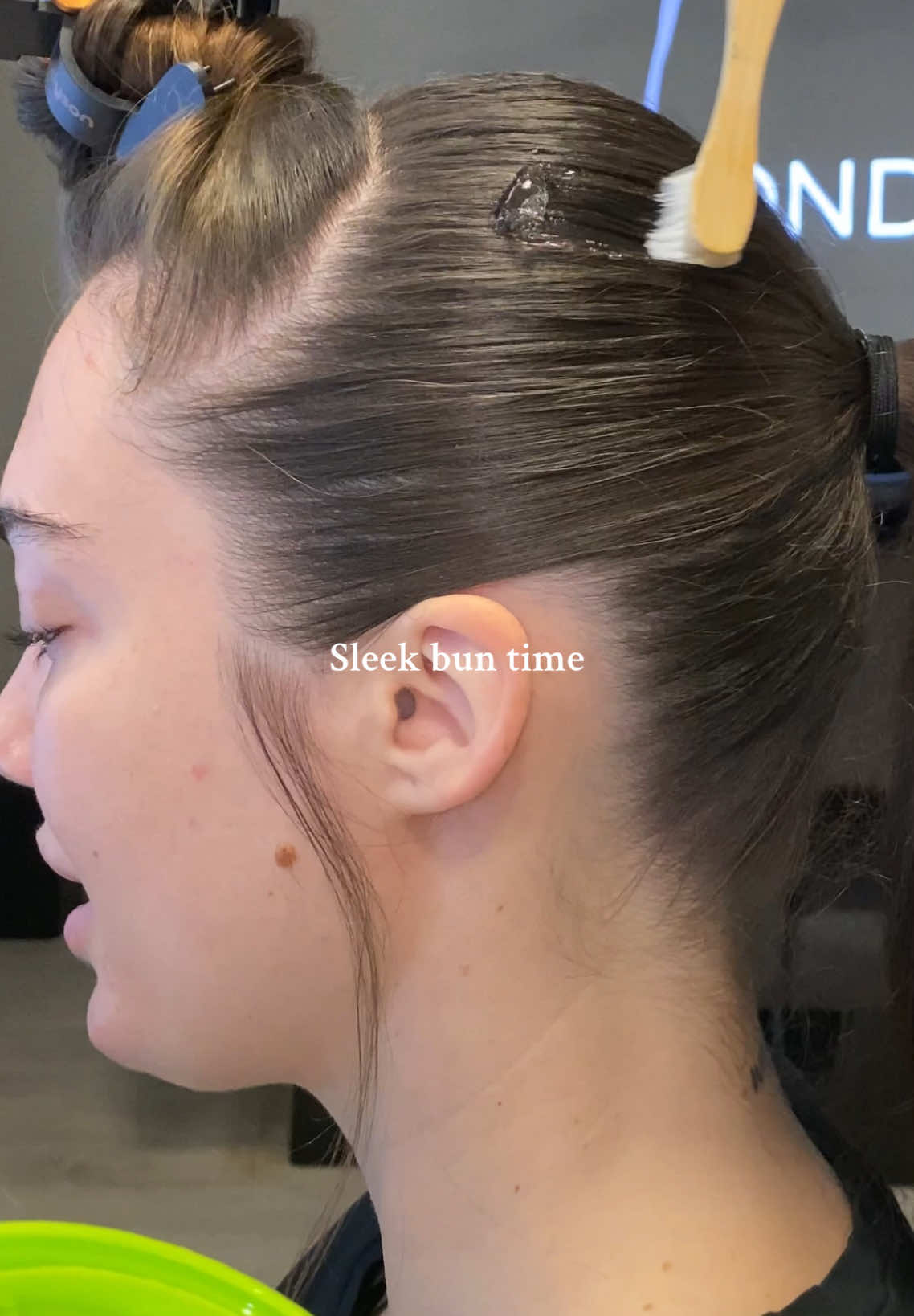 Long hair sleek ✨ #sleek #hairstyle #hair #updo #ponytail #gel #sleekbun #bun #hairtok #hairtutorial #nyehairstyle 