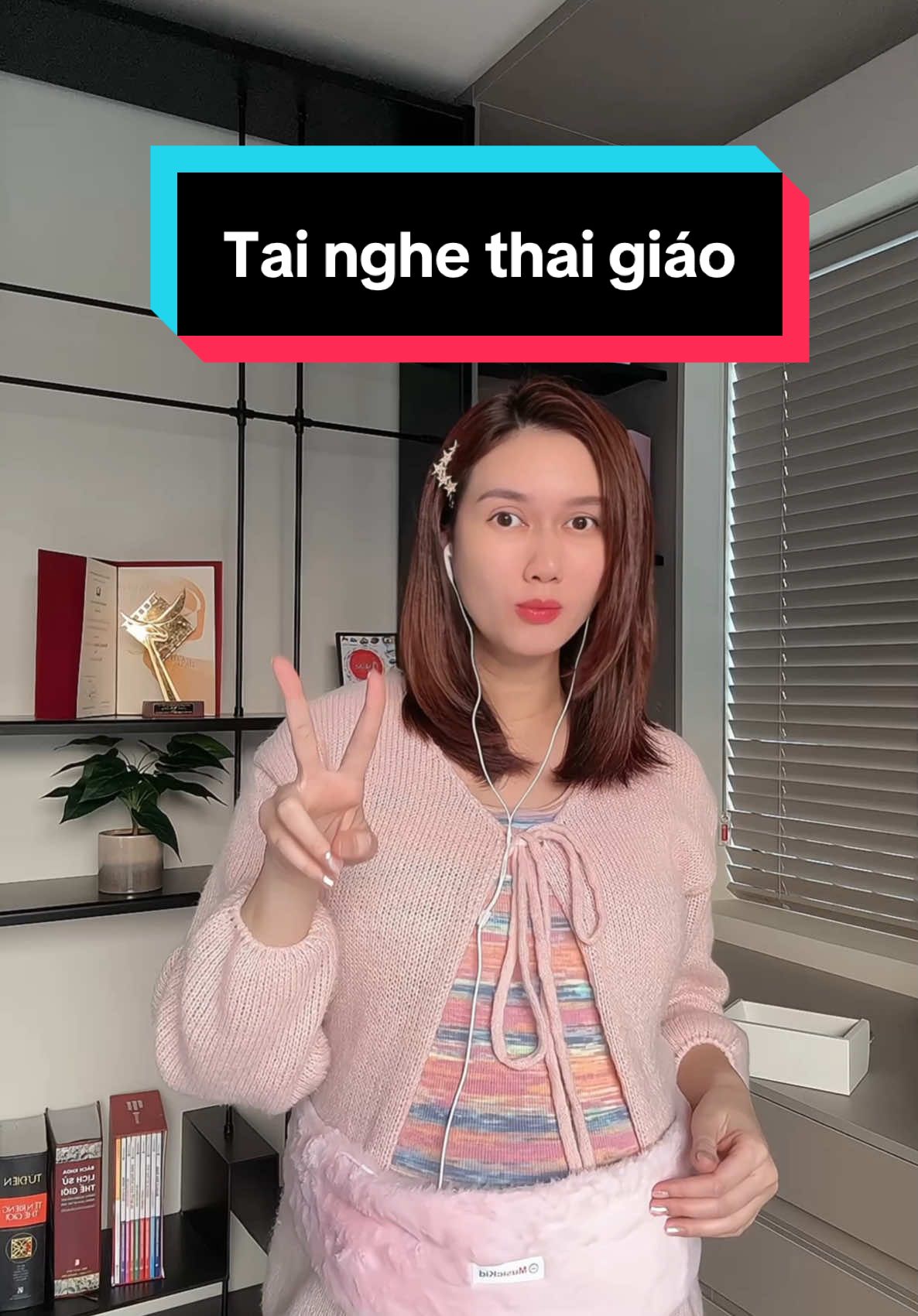 Mua tai nghe đc tặng gói thai giáo nè các mẹ 🤭 #tainghe #thaigiao #dienvienhuonggiang #review 