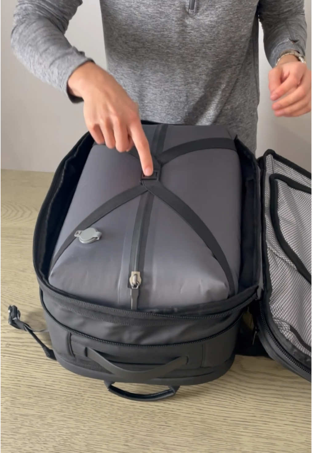 2024 checked bags 🤢 vs 2025 carryons 🤩 #travelbag #packing #backpack #travelhacks 