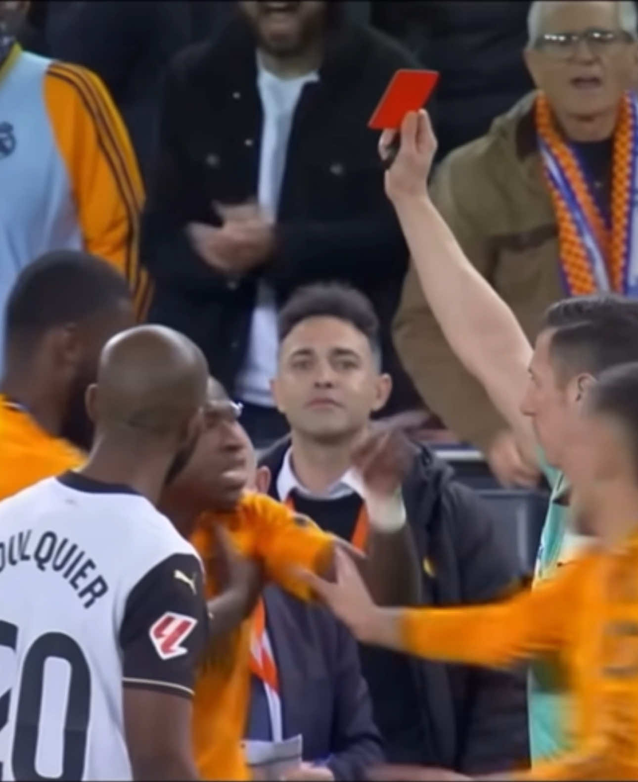 viniciusjunior take redcard#footballtiktok #viniciusjunior #viral #realmadrid #viral #fyp 