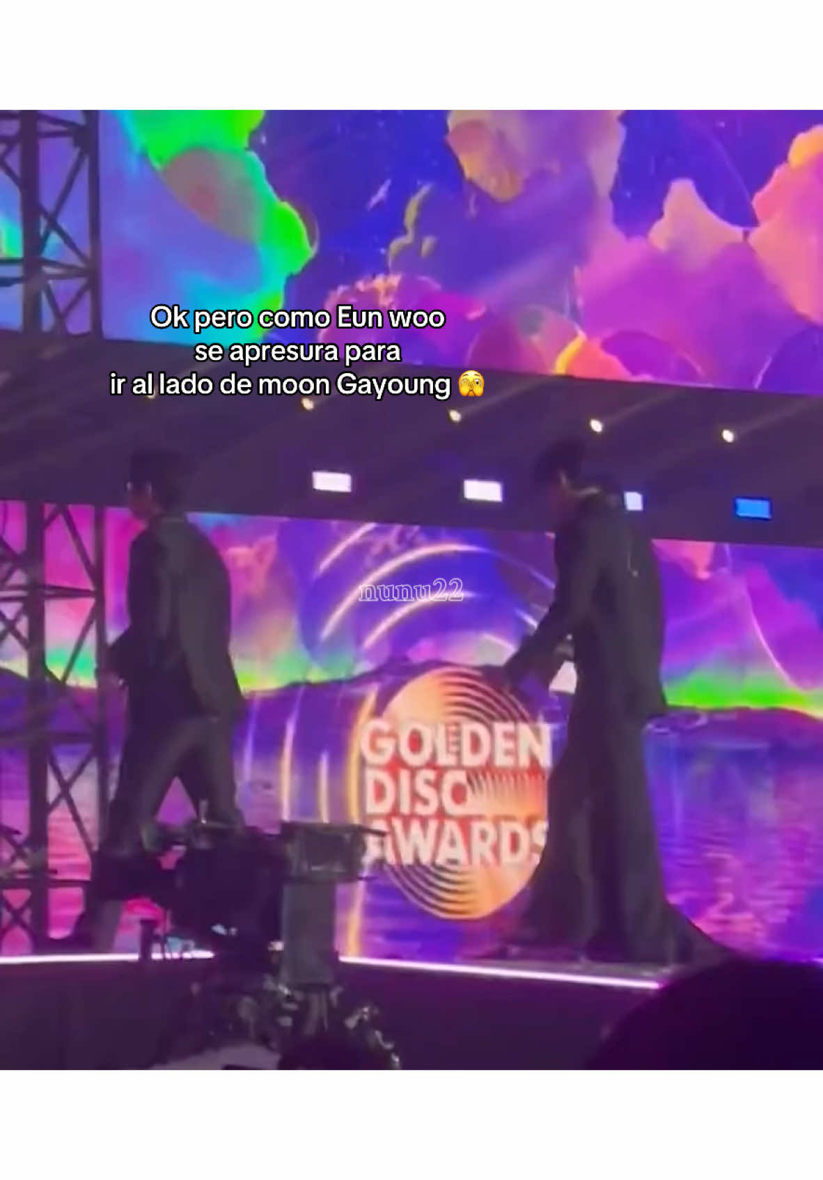 Ok pero como eun woo se apresura para ir junto a moon Gayoung 🫣 #leedongmin #eunwoo #아스트로 #moongayoung #goldendiscawards #paratiiiiiiiiiiiiiiiiiiiiiiiiiiiiiii #FYP #foryoupage❤️❤️ #viral_video 