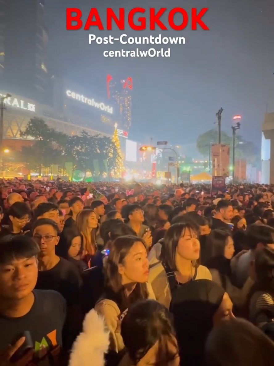 Bangkok New Year’s 2025. #travelthailand4k #bangkokcountdown2025 #centralworldbangkok 