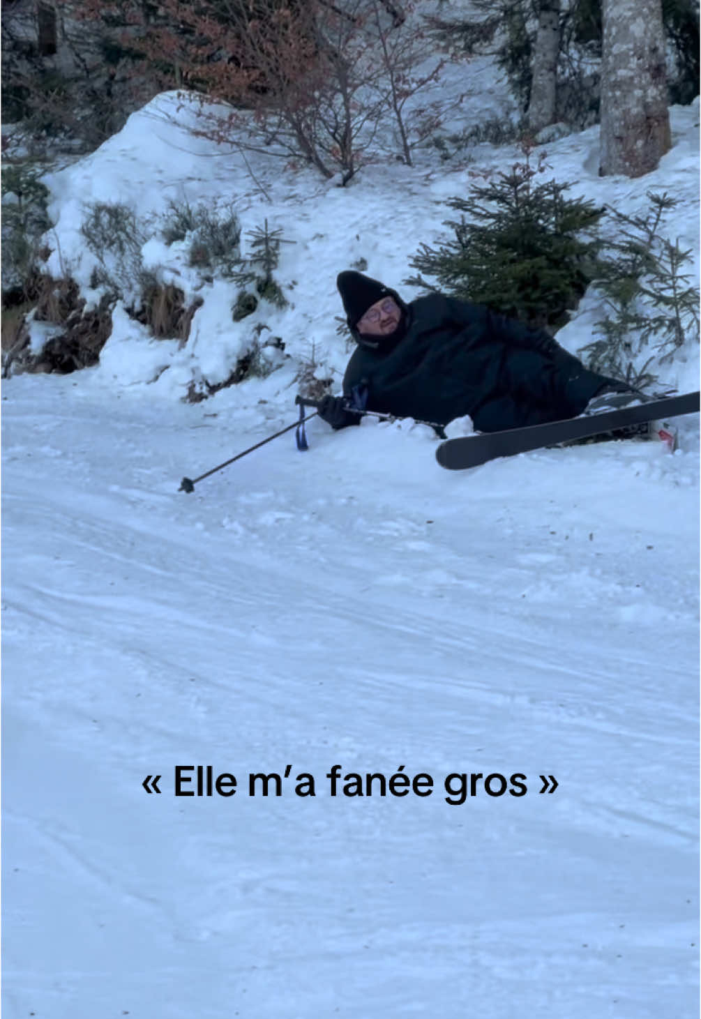 Vraiment partez au ski avec des personnes qui ne m’ont jamais skier, c’est trop drôle 😂#ski #drole #chute #humour #montage #neige #fyp #pourtoiiii 