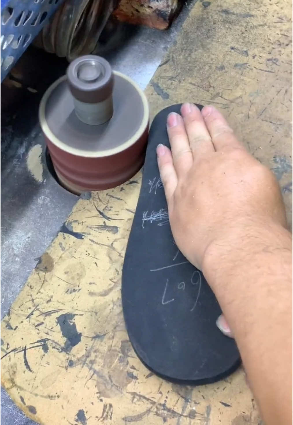 Grinding for the d outsole#shoemachine #shoemanufacturer #outsole #outsoles #shoefactory #shoemachinery #sole #footwear #foryou 